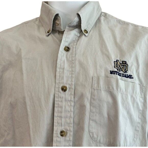 Mens Medium Notre Dame Logo Button Down Shirt Khaki Pocket Crable Sportswear - Picture 2 of 6